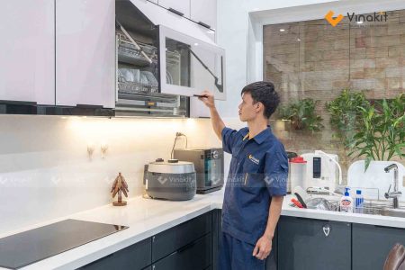 Công trình thực tế tủ bếp inox cánh kính cường lực hệ module rời nhà Chị Ngọc
