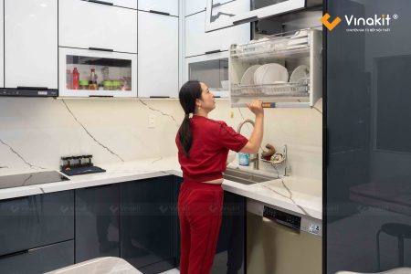 Hoàn thiện tủ bếp inox cánh kính Hải Phòng nhà anh Đủ với phụ kiện cao cấp