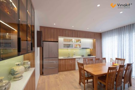 Tủ bếp gỗ công nghiệp cánh Melamine hiện đại sau khi Vinakit hoàn thiện thi công tại Thanh Hóa.
