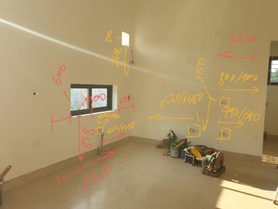 Nhân viên kỹ thuật Vinakit tiến hành đo đạc