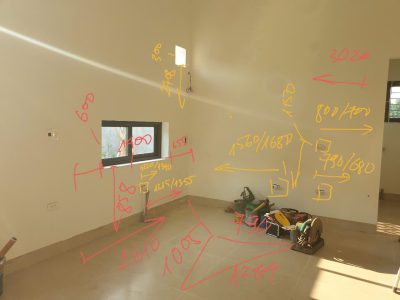 Nhân viên kỹ thuật Vinakit tiến hành đo đạc