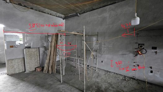 Chuyên gia Vinakit khảo sát, đo đạc tỉ mỉ mặt bằng thực tế tại công trình nhà mới Anh Tuấn