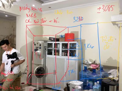 Khảo sát và đo đạc hiện trạng trước khi lắp đặt tủ bếp inox cánh kính tại Đức Giang