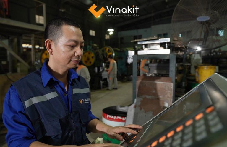 Sản xuất nội thất tại nhà máy, phân xưởng
