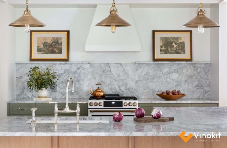 Backsplash thường được lắp đặt ở phía sau bếp nấu ăn