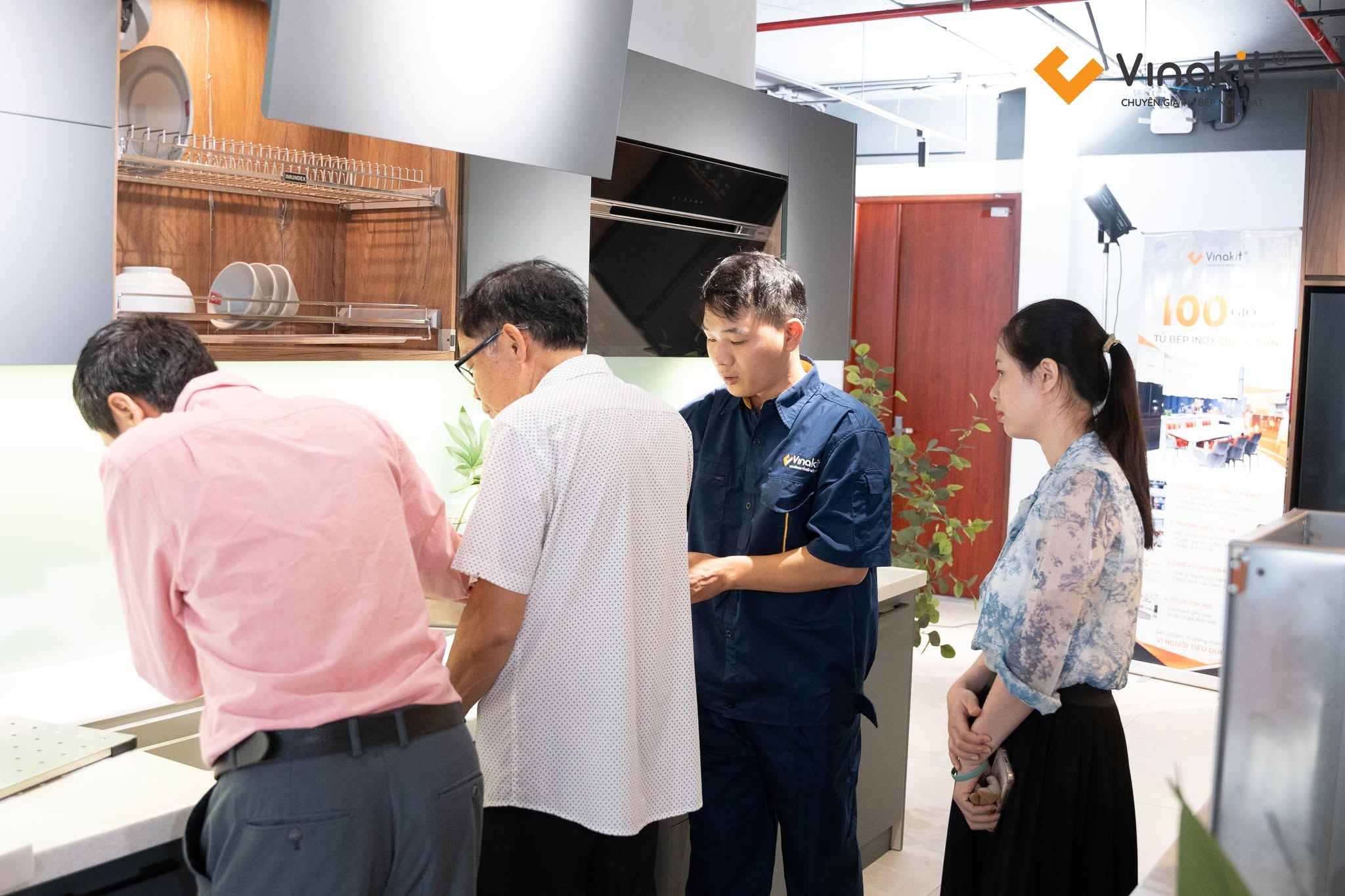 100 giờ trải nghiệm thực tế Tủ bếp Inox Quốc dân Vinakit 2027
