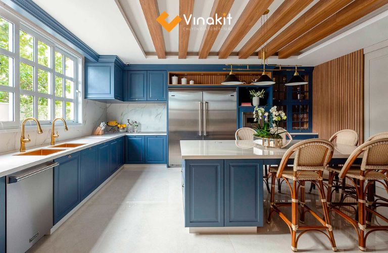 Tủ bếp màu xanh dương phong cách tân cổ điển