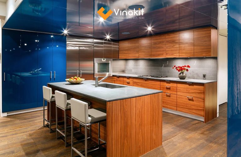 Tủ bếp xanh lam phối vân gỗ