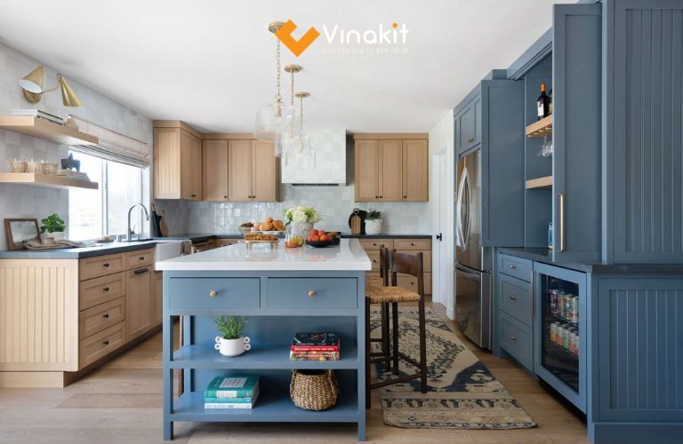 Mẫu tủ bếp xanh lam phối vân gỗ