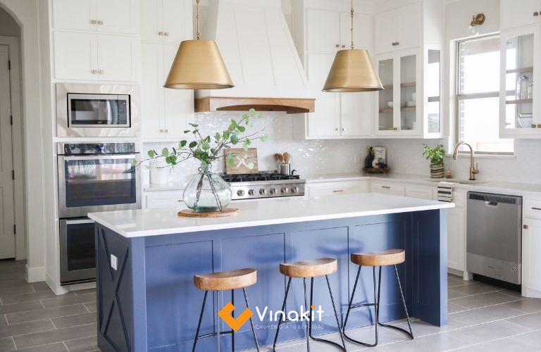 Tủ bếp xanh lam phối trắng