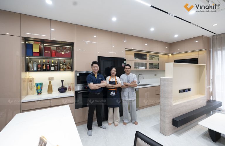 Tủ bếp inox SUS304 cánh Acrylic chữ L kịch trần