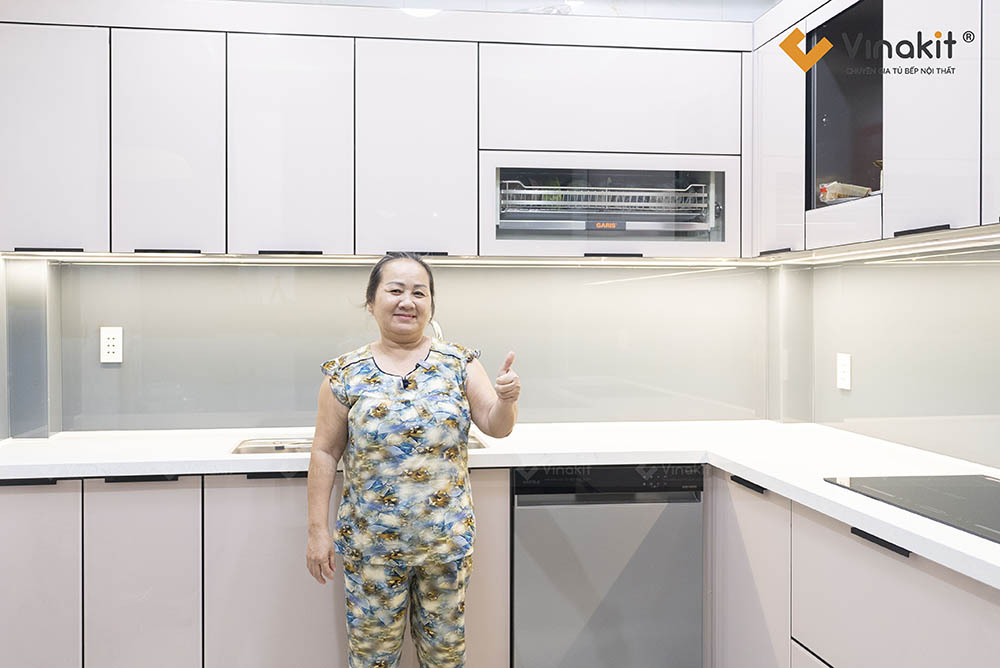 Tủ bếp inox cánh kính nhà Chú Thuận - Quận 10