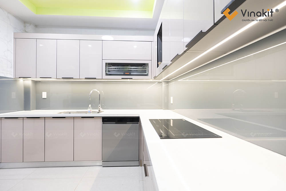 Tủ bếp inox cánh kính nhà Chú Thuận - Quận 10